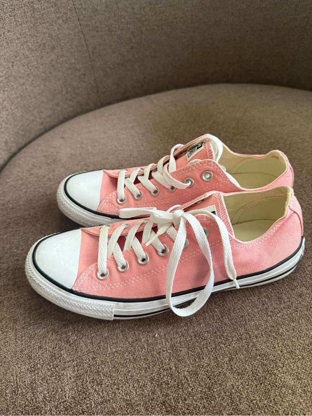 Classic Low-Top Pink Canvas Sneakers for Women